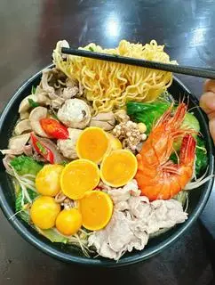 Hình ảnh Mì chua cay full topping