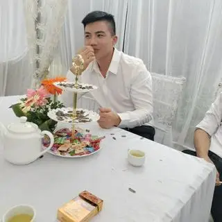 Hình ảnh a chủ quán dễ thương 