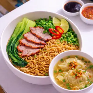 Hình ảnh Mì hoành thánh xá xíu khô -  có nước đi kèm