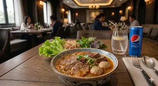Hình ảnh Bún bò Huế bát không móng