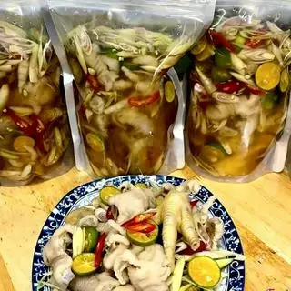 Hình ảnh Chân gà sả tắc size lớn