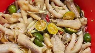 Hình ảnh 500gr chân gà ri ngâm sả tắc