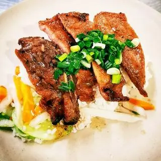 Hình ảnh 3 cơm sườn + ( tặng 3 nước sâm )  