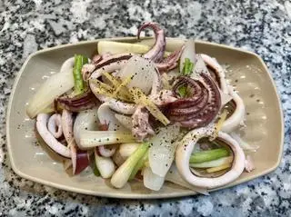 Hình ảnh Mực ống hấp hành gừng
