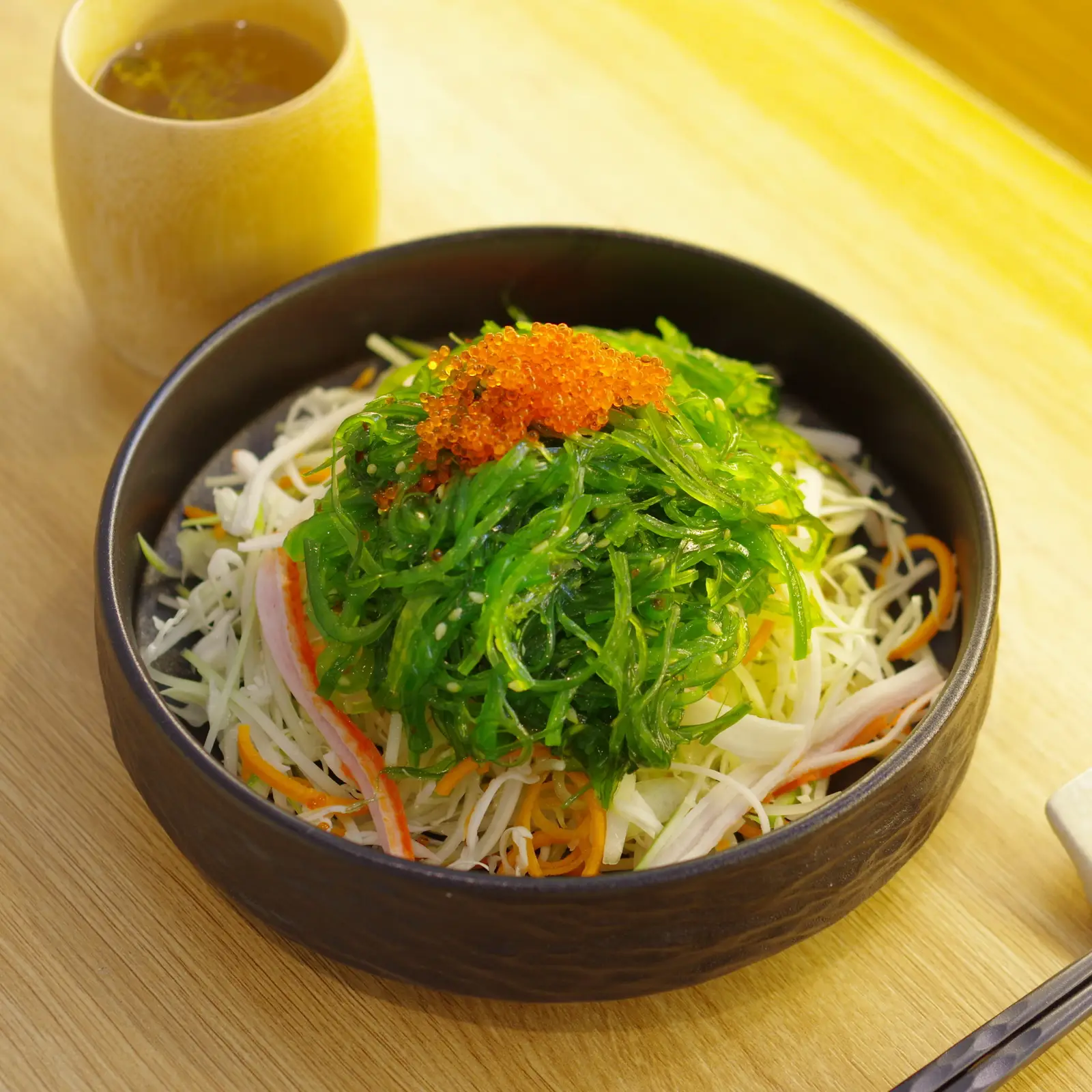 Hình ảnh Salad rong biển trứng cua
