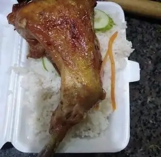 Hình ảnh Cơm đùi gà quay góc tư