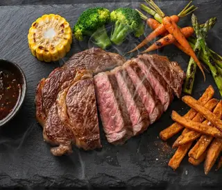 Hình ảnh Beefsteak lõi nạc vai aukobe sốt phô mai - 150gr 
