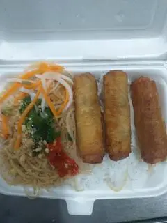 Hình ảnh 2 hôp bún bì chả giò 