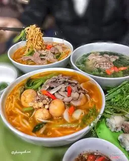 Hình ảnh Mì chua cay - tim cật trứng non