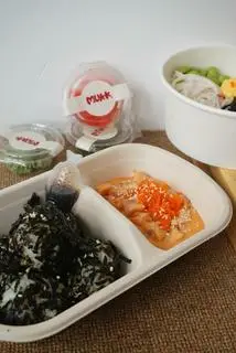 Hình ảnh Cơm cá hồi sốt cay