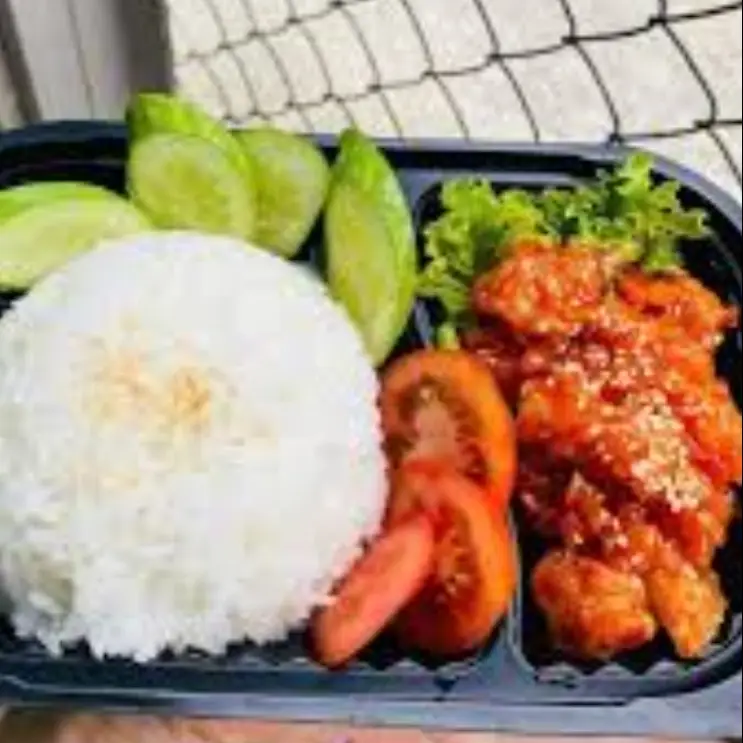 Hình ảnh cơm gà viên sốt cay