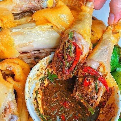 Hình ảnh COMBO- 1/2 CON GÀ HẤP MUỐI + 1 PHẦN DỒI SỤN