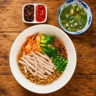 Hình ảnh Mì trộn chả lụa