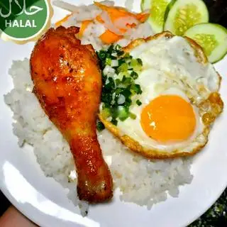 Hình ảnh Cơm Gà Nướng + Ốp La