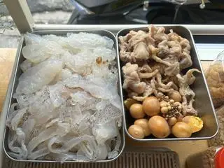 Hình ảnh Combo 2 : Hộp Chân Gà Rút Xương  & Sứa Sốt Thái