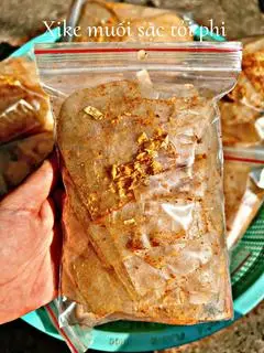 Hình ảnh Bánh tráng muối sặc tỏi phi