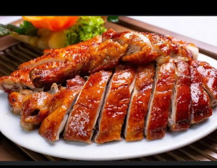 Hình ảnh Vịt Quay La Moc Mât  1/2 TO kèm Cổ Cánh  + Canh Măng tiết Bát ÂU LỚN + 2 bộ Lòng Mề  + BÚN 