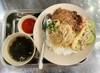 Hình ảnh cơm sườn bì chả