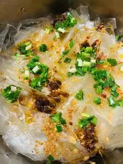 Hình ảnh Bánh tráng trộn tỏi phi sa tế sả nhà làm