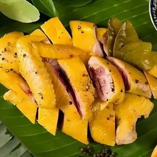 Hình ảnh Gà ủ muối nguyên con