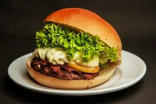 Hình ảnh hamburger bò trứng