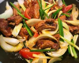 Hình ảnh CƠM SƯỜN CHIÊN NƯỚC MẮM 