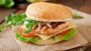 Hình ảnh Hamburger Gà Trứng + Phô  Mai