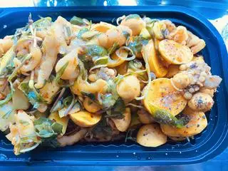 Hình ảnh Chân gà + trứng non