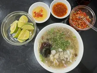 Hình ảnh Súp cua - trứng cút - bắc thảo