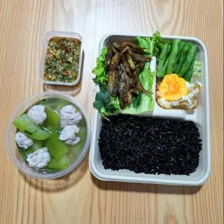 Hình ảnh Cơm gạo lứt cá Bống ta chiên giòn