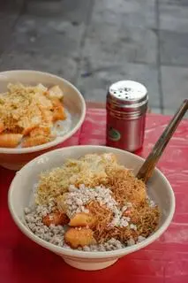 Hình ảnh Cháo thịt băm ruốc heo ruốc nấm+ quẩy