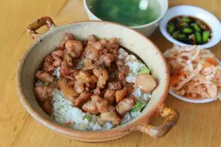 Hình ảnh Thố Gà Áp Chảo Phủ Trứng