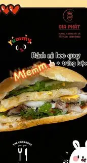 Hình ảnh Bánh mì heo quay - trứng luộc