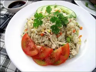 Hình ảnh cơm cá mặn gà xé 