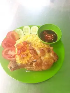 Hình ảnh Cơm CHIÊN GÀ ĐÙI TỎI