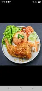 Hình ảnh cơm gà xối mỡ sốt mắm tỏi ( lớn )