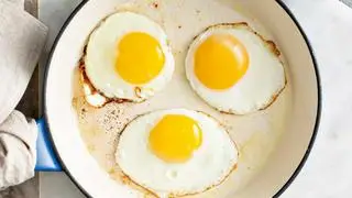 Hình ảnh Cơm trứng ốp mắm tép