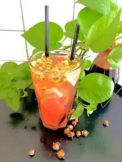 Hình ảnh Trà ổi hồng chanh dây