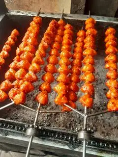 Hình ảnh phao câu nướng 90k/1 phần kèm với dưa cải dưa leo rau răm muối ớt xanh 