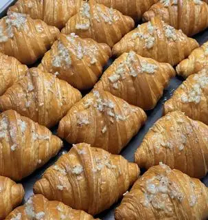 Hình ảnh Croissant Phô Mai tỏi thơm thấy thèm