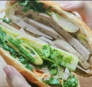 Hình ảnh Bánh mì chả lụa 