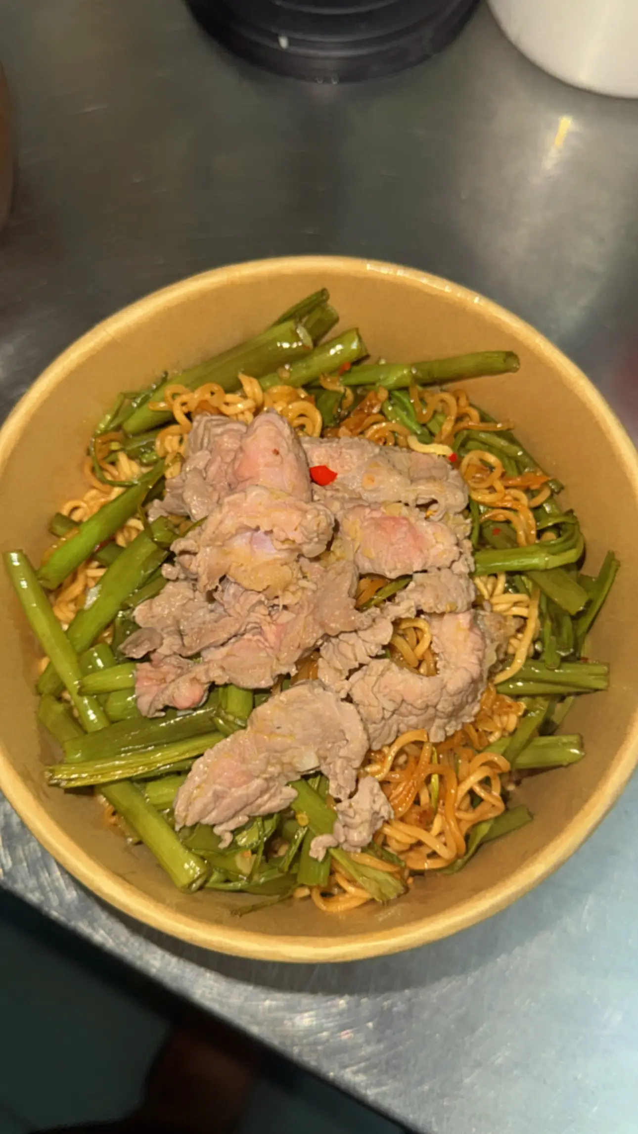 Hình ảnh Mì xào bò - 1 ly trà tắc