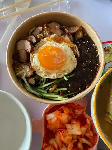 Hình ảnh Mì tương đen ba chỉ nướng