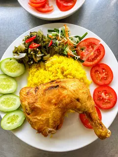 Hình ảnh Cơm gà xối mỡ (Góc tư)