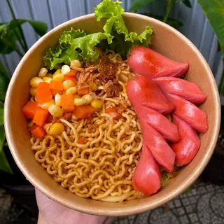 Hình ảnh Mì trộn indomie xúc xích