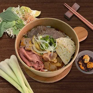 Hình ảnh Bún bò Huế đầy đủ