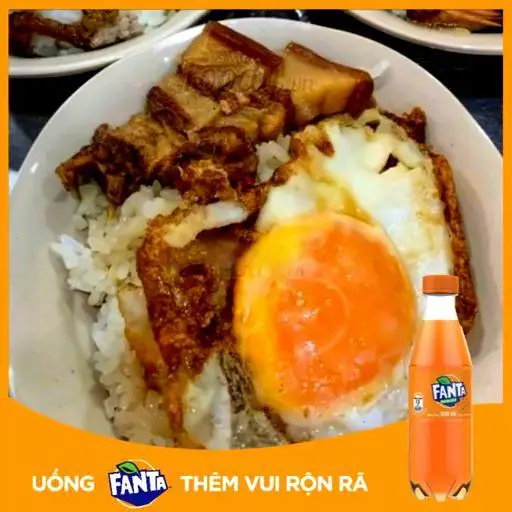 Hình ảnh Xôi trứng thịt kho kèm nước cam
