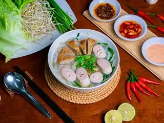 Hình ảnh Bánh canh chả cá - xúc xích