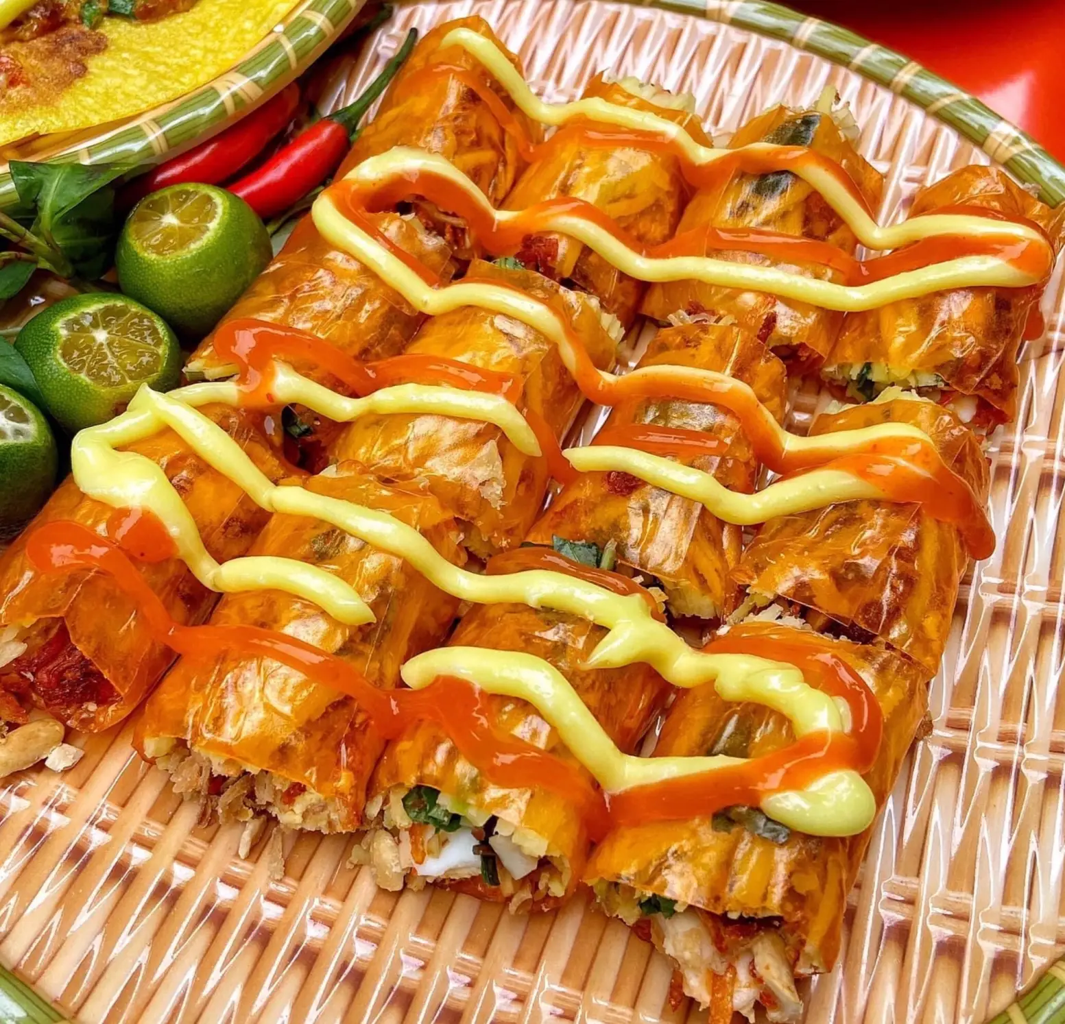 Hình ảnh Bánh Tráng Cuốn Bơ Chấm Sốt Bò - 1 Phần