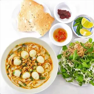 Hình ảnh Mì Quảng Trứng Cút - Nhiều mì